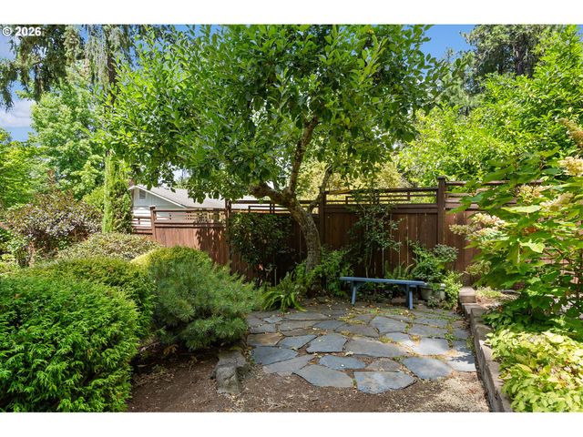 4861 Donald St, Eugene, OR 97405