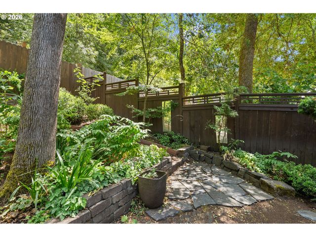 4861 Donald St, Eugene, OR 97405