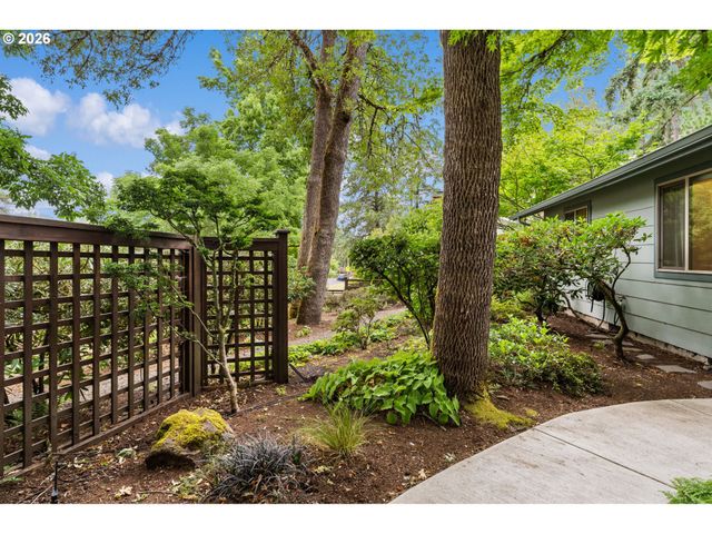 4861 Donald St, Eugene, OR 97405