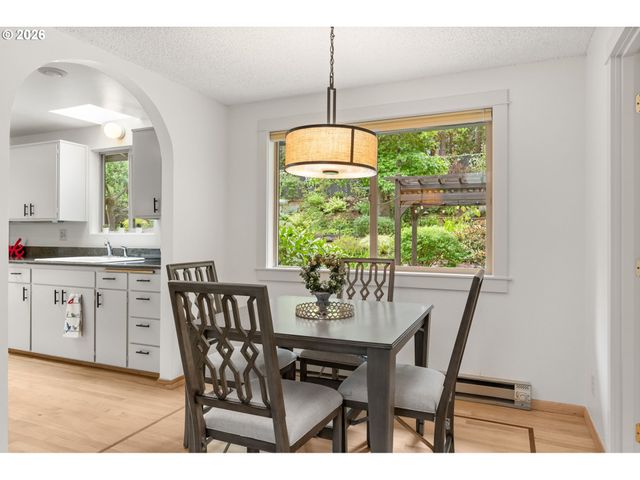 4861 Donald St, Eugene, OR 97405