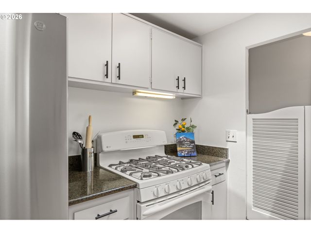 4861 Donald St, Eugene, OR 97405