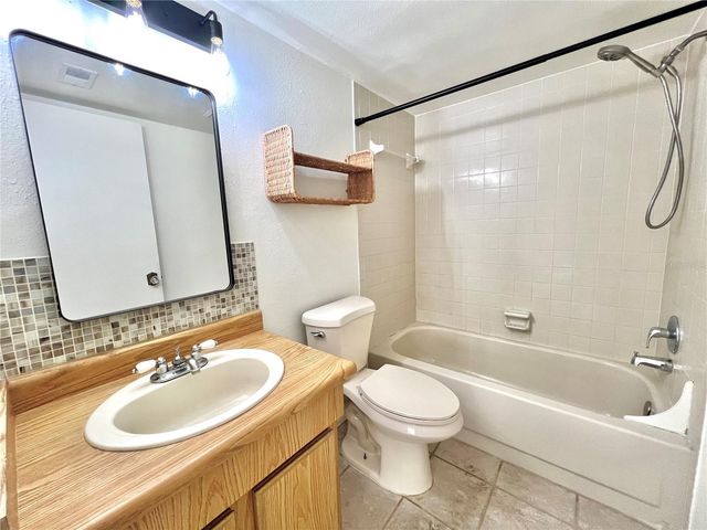 2981 BONAVENTURE CIRCLE 201, Palm Harbor, FL 34684