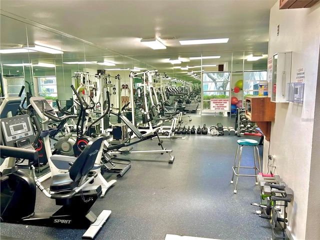 2981 BONAVENTURE CIRCLE 201, Palm Harbor, FL 34684