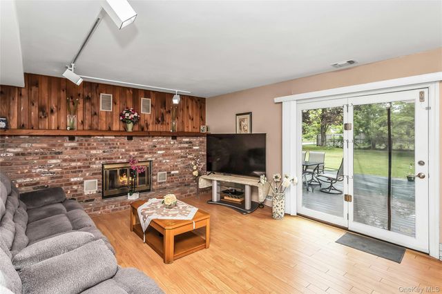 23 Magnet Street, Stony Brook, NY 11790