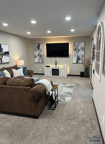 1238 JUNEAU DR, Box Elder, SD 57719