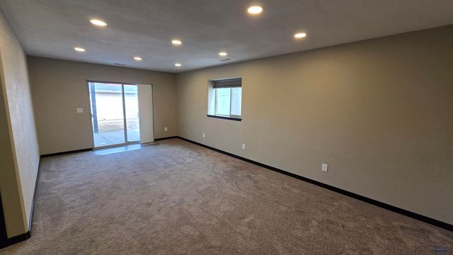 1238 JUNEAU DR, Box Elder, SD 57719