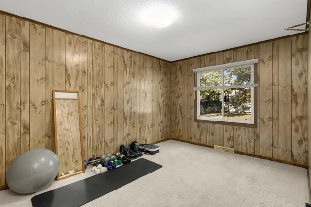 686 Maple Pond Court, Shoreview, MN 55126