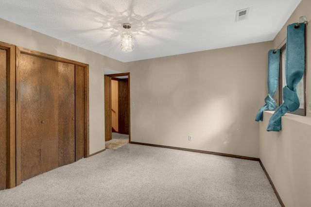686 Maple Pond Court, Shoreview, MN 55126