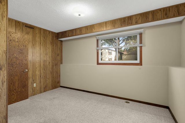 686 Maple Pond Court, Shoreview, MN 55126