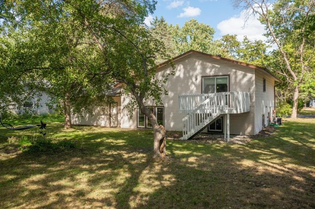 686 Maple Pond Court, Shoreview, MN 55126