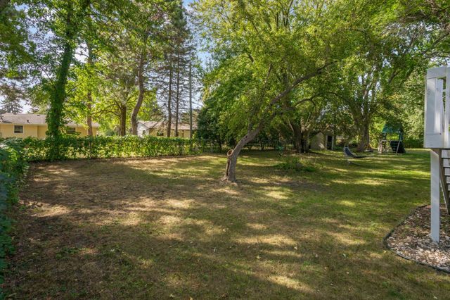 686 Maple Pond Court, Shoreview, MN 55126