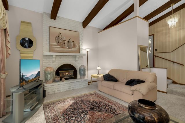 686 Maple Pond Court, Shoreview, MN 55126