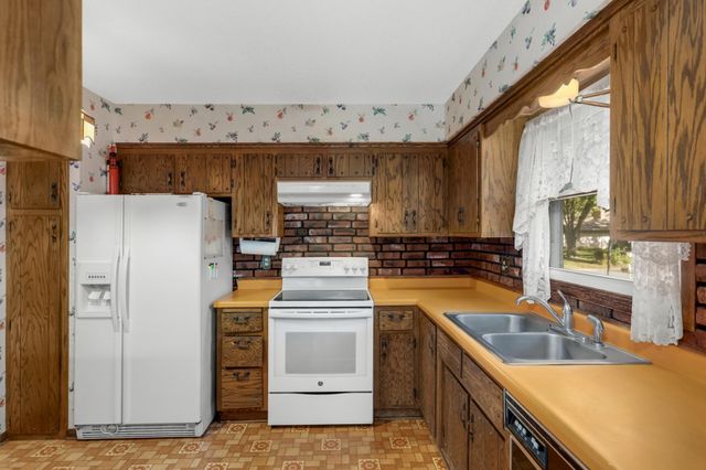 686 Maple Pond Court, Shoreview, MN 55126