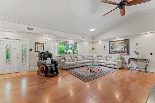 5770 Hoffman Ln, Fair Oaks, CA 95628
