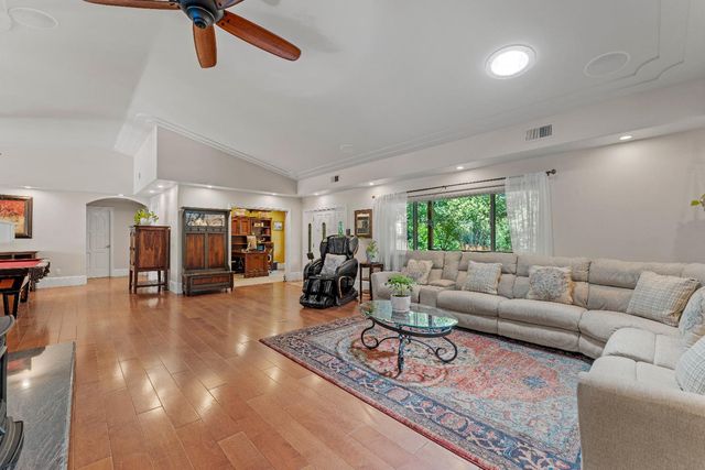 5770 Hoffman Ln, Fair Oaks, CA 95628