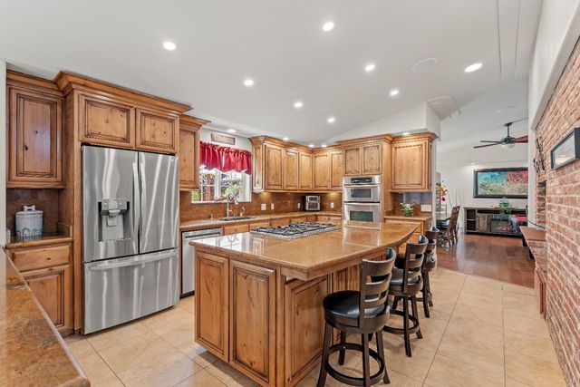 5770 Hoffman Ln, Fair Oaks, CA 95628