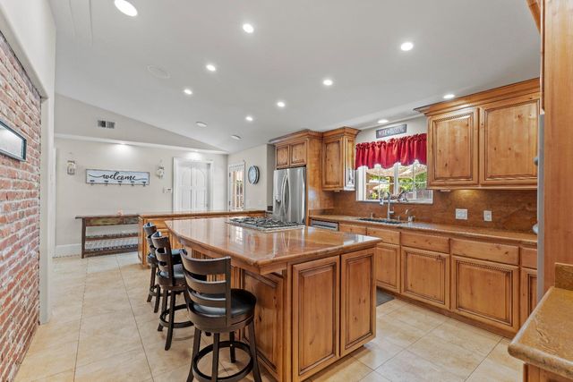 5770 Hoffman Ln, Fair Oaks, CA 95628