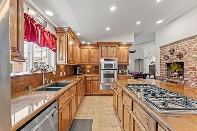 5770 Hoffman Ln, Fair Oaks, CA 95628