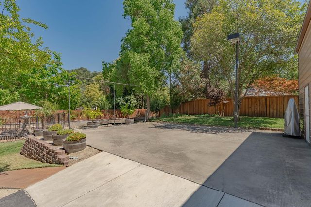 5770 Hoffman Ln, Fair Oaks, CA 95628