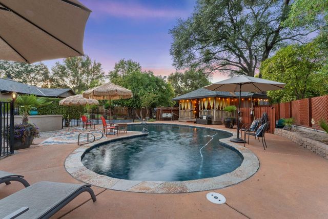 5770 Hoffman Ln, Fair Oaks, CA 95628