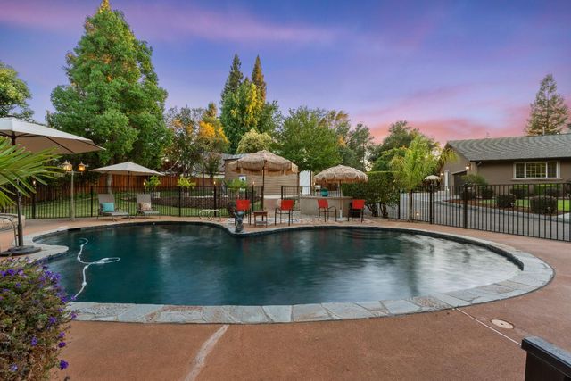 5770 Hoffman Ln, Fair Oaks, CA 95628