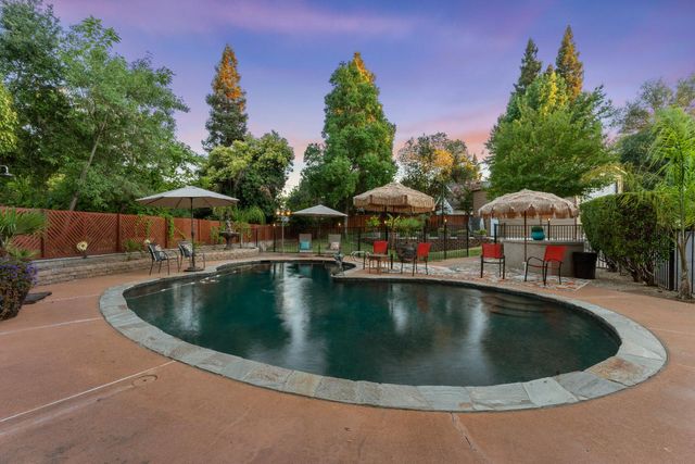 5770 Hoffman Ln, Fair Oaks, CA 95628