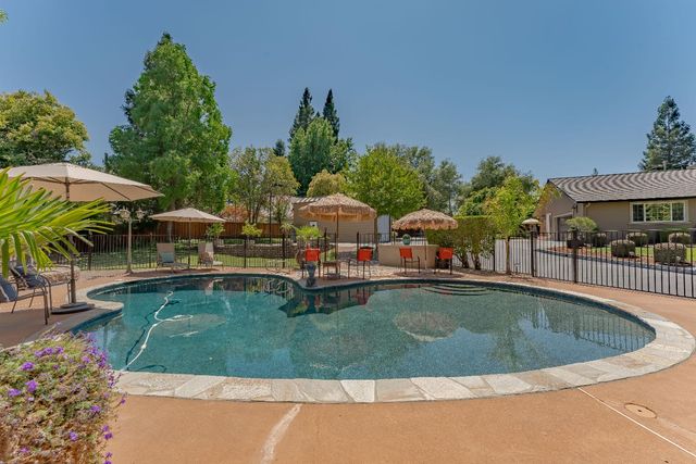 5770 Hoffman Ln, Fair Oaks, CA 95628