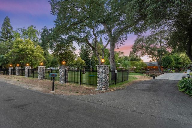 5770 Hoffman Ln, Fair Oaks, CA 95628
