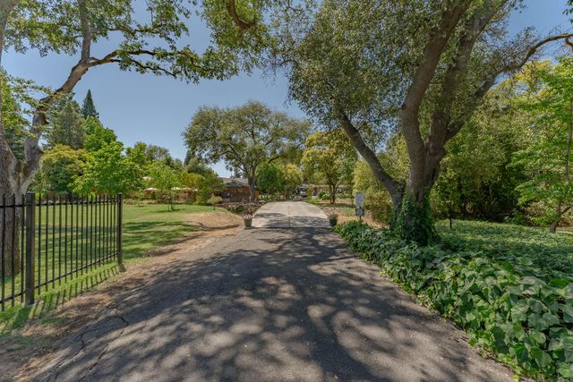 5770 Hoffman Ln, Fair Oaks, CA 95628