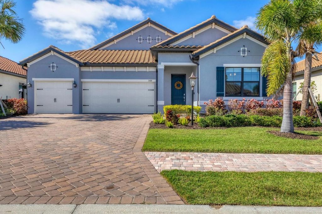 Image 2 of property listing at 7028 HIGHGATE LANE, Bradenton, FL 34202