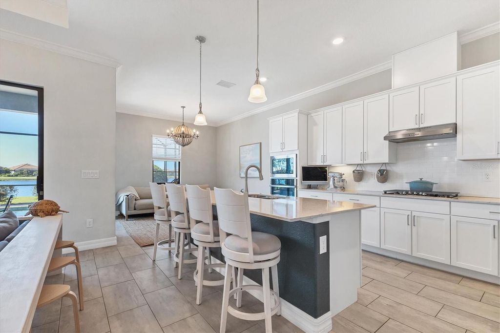 Image 15 of property listing at 7028 HIGHGATE LANE, Bradenton, FL 34202