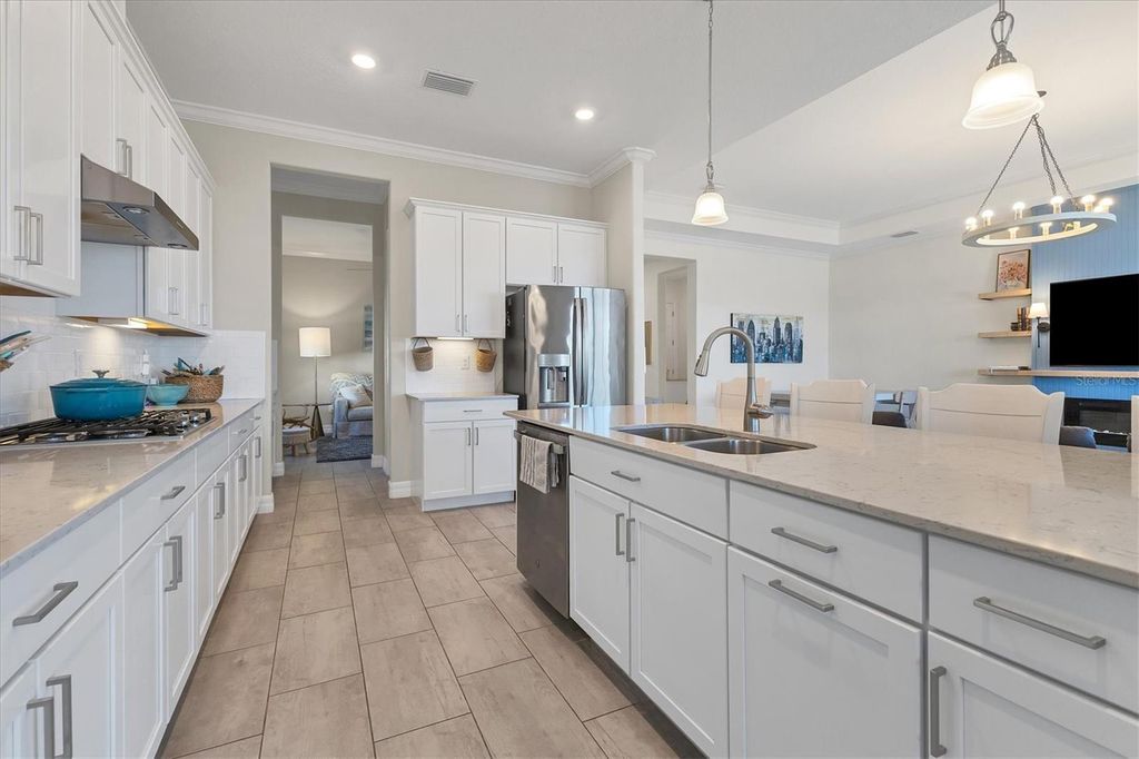 Image 16 of property listing at 7028 HIGHGATE LANE, Bradenton, FL 34202