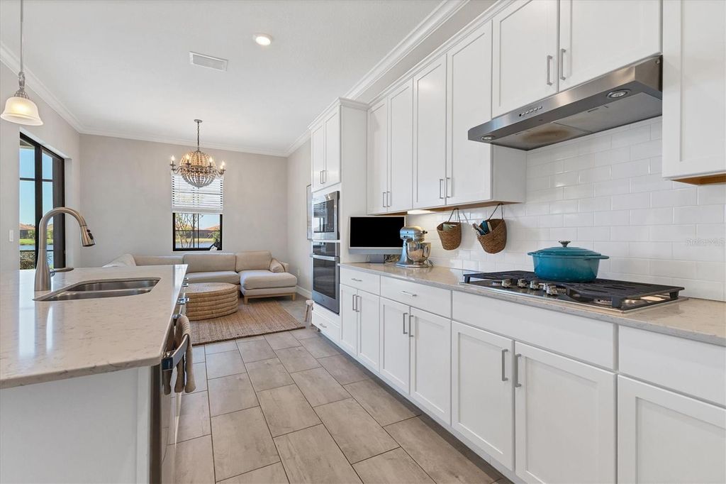 Image 17 of property listing at 7028 HIGHGATE LANE, Bradenton, FL 34202
