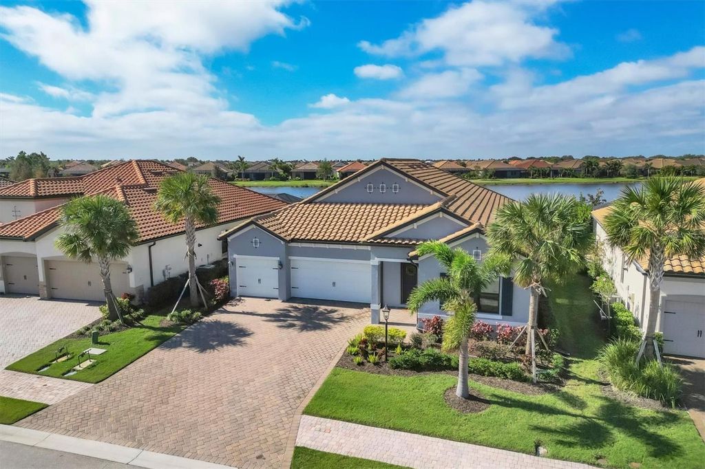 Image 3 of property listing at 7028 HIGHGATE LANE, Bradenton, FL 34202