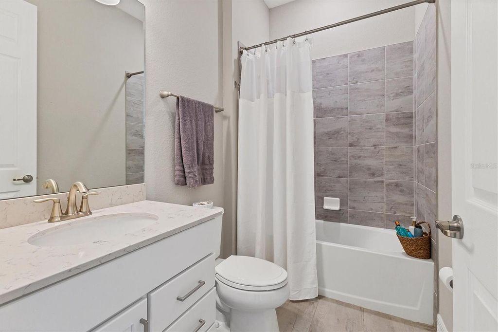 Image 24 of property listing at 7028 HIGHGATE LANE, Bradenton, FL 34202