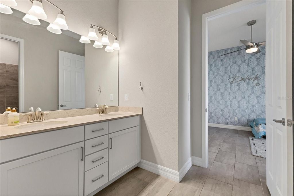 Image 26 of property listing at 7028 HIGHGATE LANE, Bradenton, FL 34202