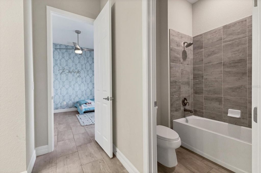 Image 27 of property listing at 7028 HIGHGATE LANE, Bradenton, FL 34202