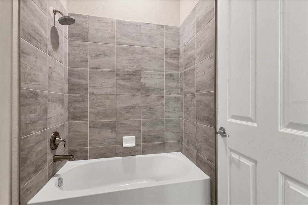 Image 28 of property listing at 7028 HIGHGATE LANE, Bradenton, FL 34202