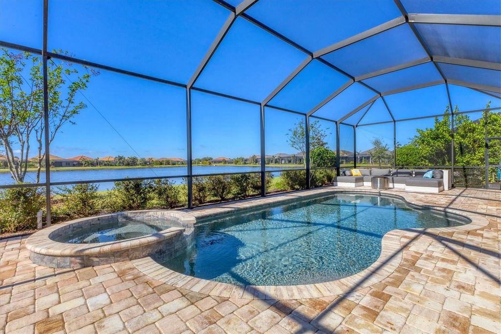 Image 36 of property listing at 7028 HIGHGATE LANE, Bradenton, FL 34202