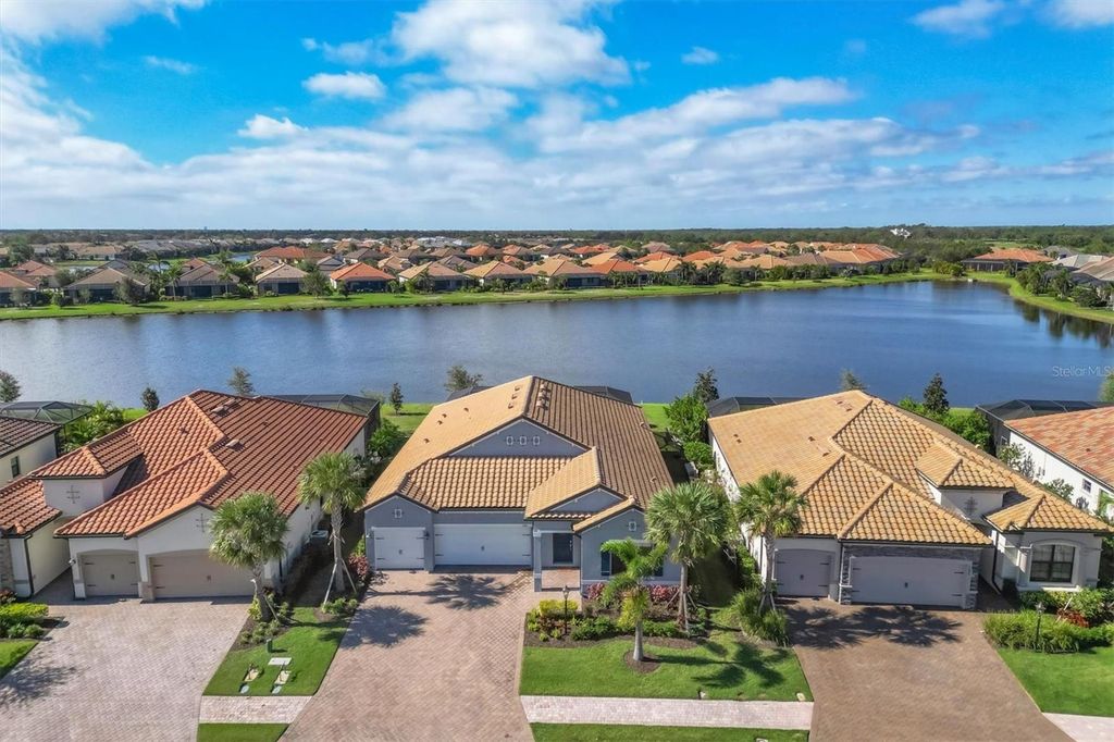 Image 6 of property listing at 7028 HIGHGATE LANE, Bradenton, FL 34202