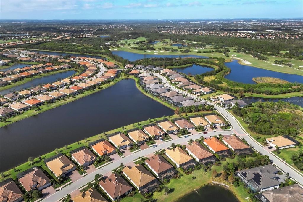 Image 54 of property listing at 7028 HIGHGATE LANE, Bradenton, FL 34202