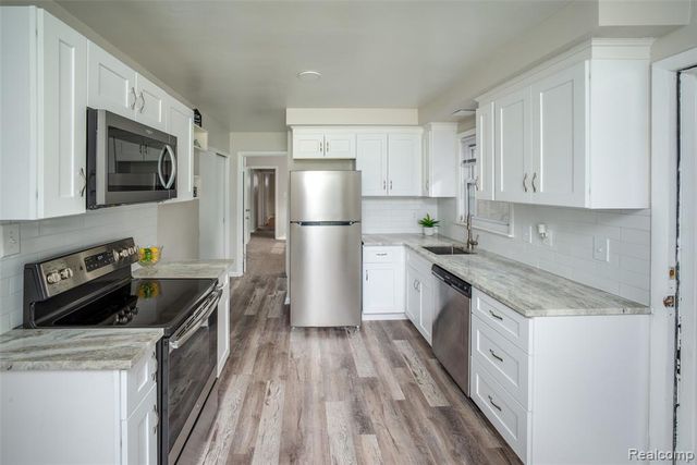 2423 Crooks Road, Royal Oak, MI 48073