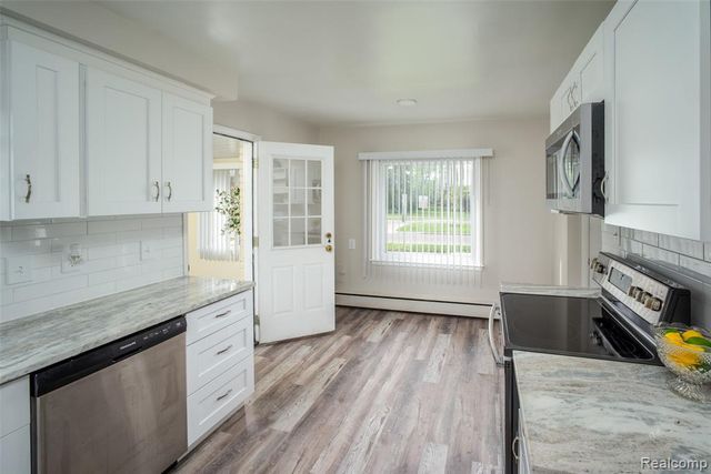 2423 Crooks Road, Royal Oak, MI 48073