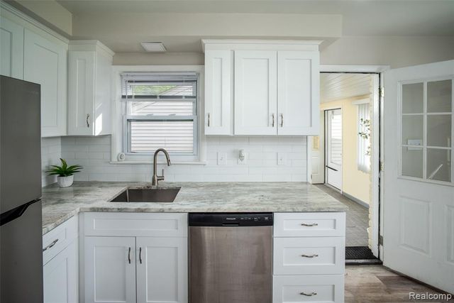 2423 Crooks Road, Royal Oak, MI 48073
