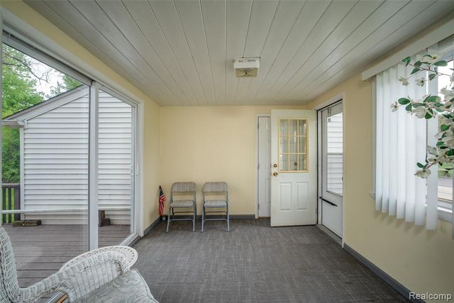 2423 Crooks Road, Royal Oak, MI 48073