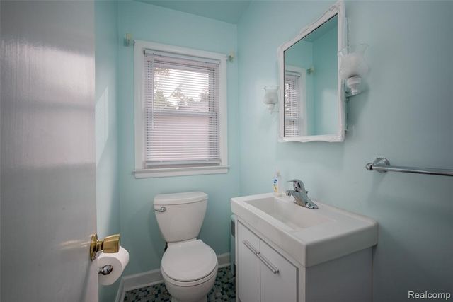 2423 Crooks Road, Royal Oak, MI 48073