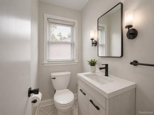 2423 Crooks Road, Royal Oak, MI 48073
