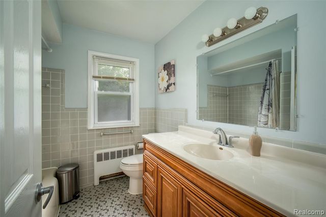 2423 Crooks Road, Royal Oak, MI 48073