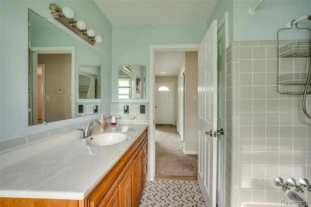 2423 Crooks Road, Royal Oak, MI 48073