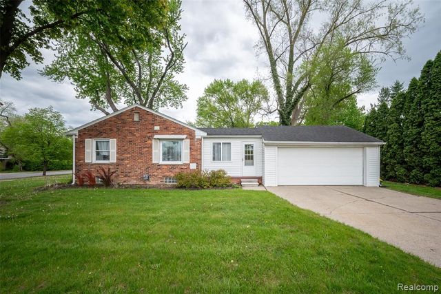 2423 Crooks Road, Royal Oak, MI 48073